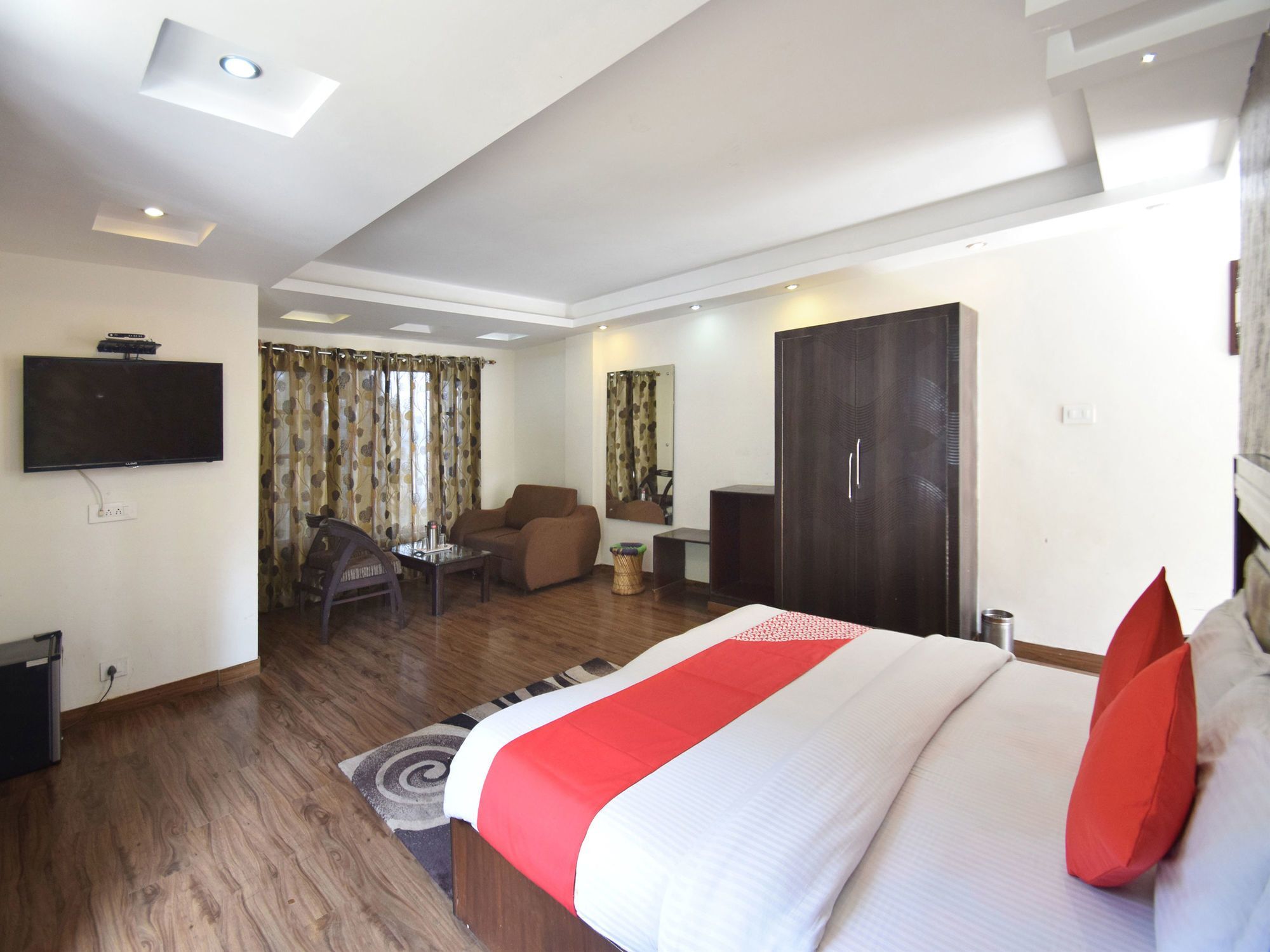 Oyo 12246 Hotel Satyam International Далхаузи Экстерьер фото